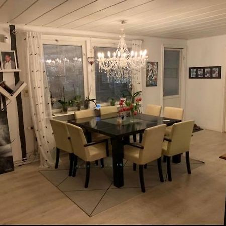 Own Private Room In A Big House! 呂勒奧 外观 照片