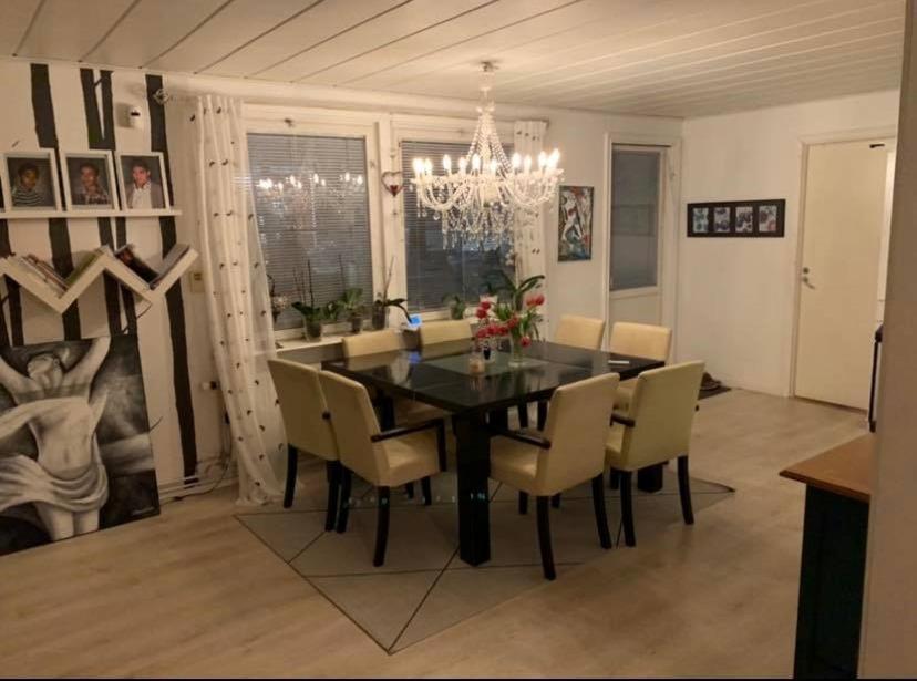 Own Private Room In A Big House! 呂勒奧 外观 照片