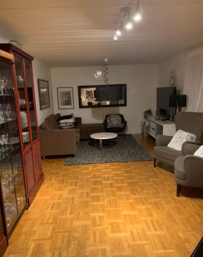 Own Private Room In A Big House! 呂勒奧 外观 照片